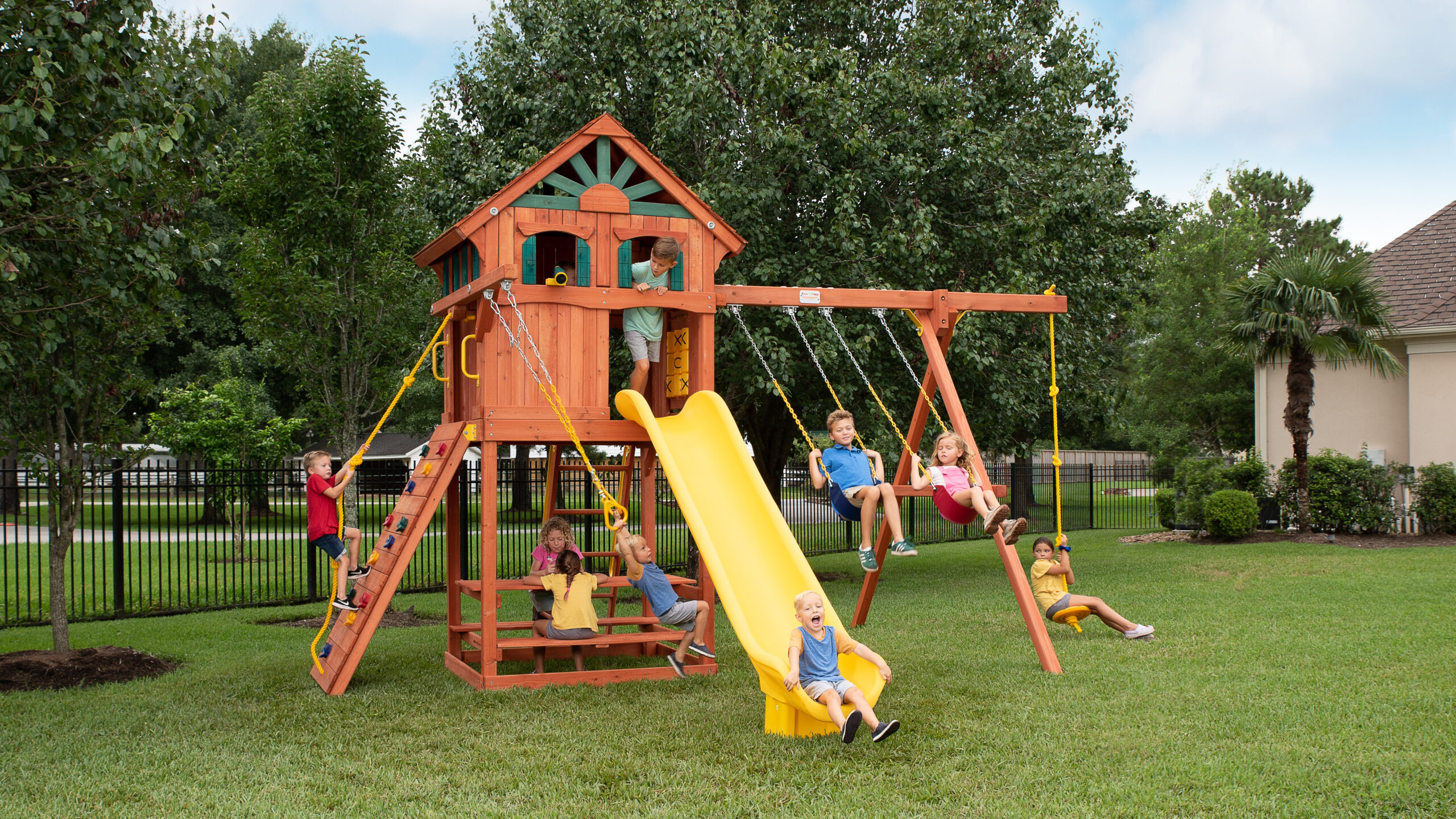 Parrot Island Fort XL w/Wood Roof, Playhouse Panels and Yellow Scoop Slide